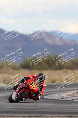 media/Nov-16-2025-Race Pace (Sun) [[8c5fa54630]]/Non Verified Riders (1st 20 Minutes)/5-Turn 15 (110pm)/